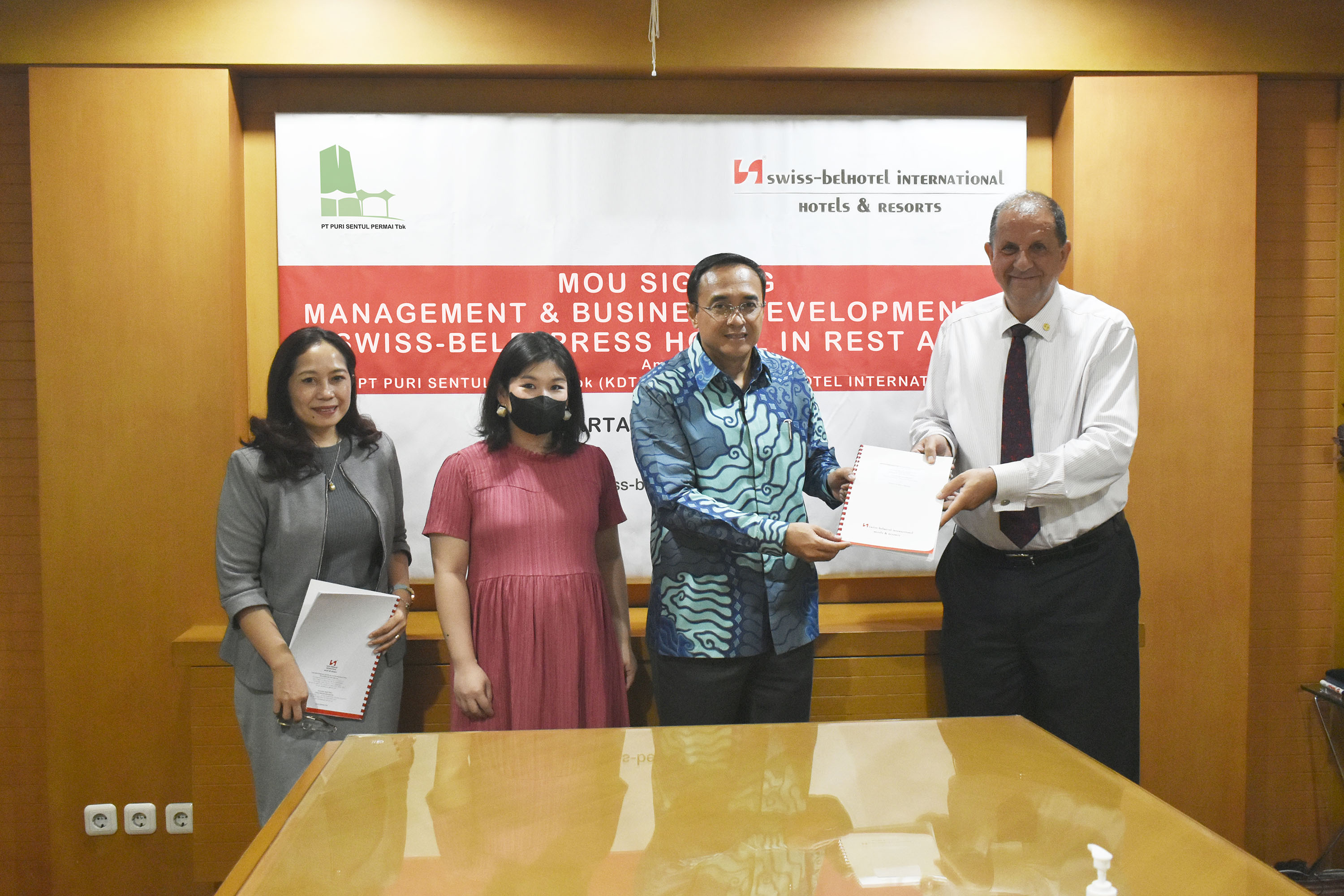 MOU Signing Pengelolaan & Pengoperasian Xpress Hotel di Rest Area KM166 dan KM164 Ruas Tol Cipali-Majalengka Dengan Swiss-Belhotel International